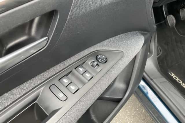 Peugeot 3008 (2021) thumbnail 14