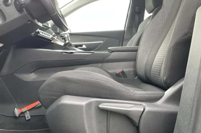 Peugeot 3008 (2021) thumbnail 17
