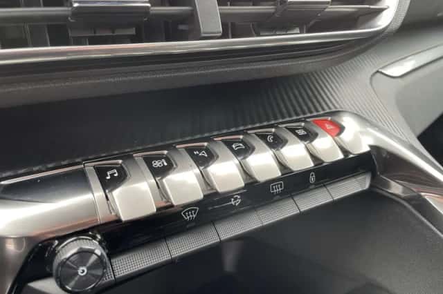 Peugeot 3008 (2021) thumbnail 19