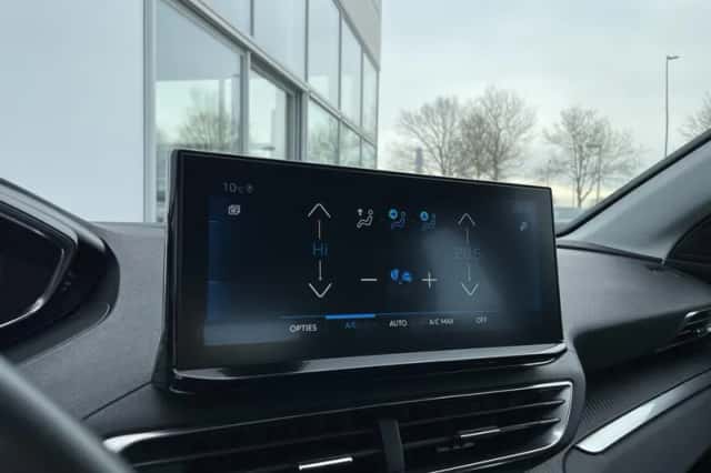 Peugeot 3008 (2021) thumbnail 24