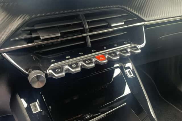 Peugeot 2008 (2020) thumbnail 9