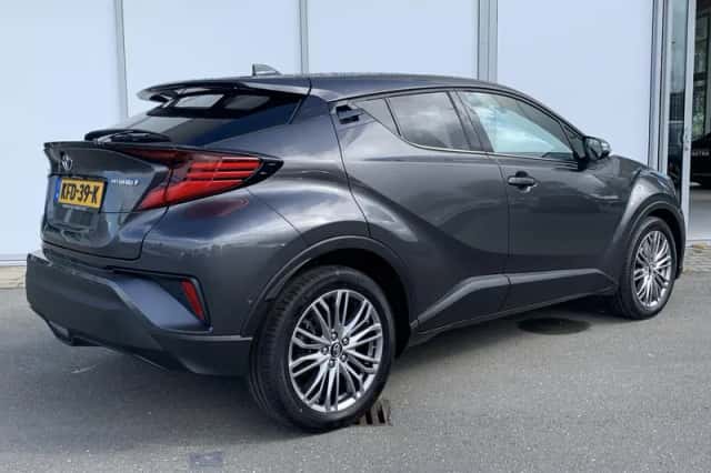 Toyota C-HR (2024) thumbnail 2