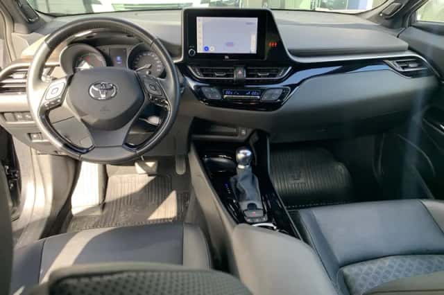 Toyota C-HR (2024) thumbnail 3