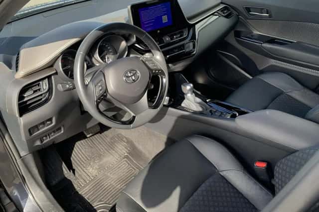 Toyota C-HR (2024) thumbnail 4