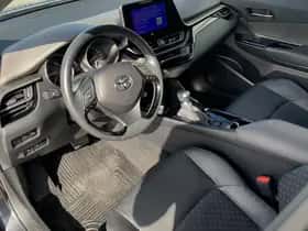 Toyota C-HR (2024) thumbnail 4