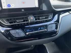 Toyota C-HR (2024) thumbnail 8