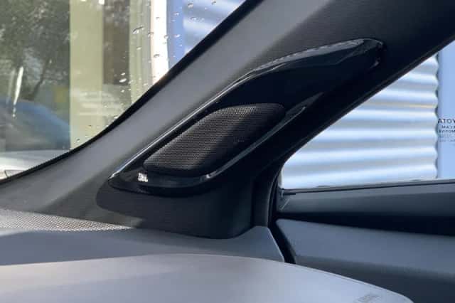 Toyota C-HR (2024) thumbnail 10