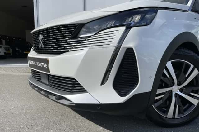Peugeot 3008 (2022) thumbnail 2