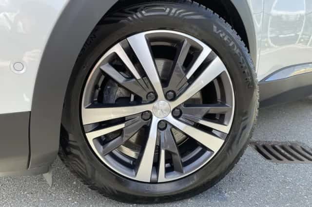 Peugeot 3008 (2022) thumbnail 3