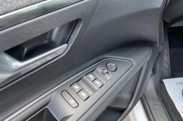 Peugeot 3008 (2022) thumbnail 5
