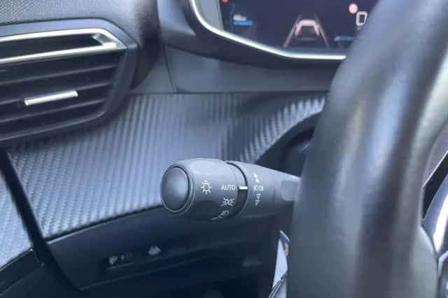 Peugeot 2008 (2021) thumbnail 12