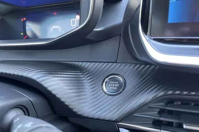 Peugeot 2008 (2021) thumbnail 14