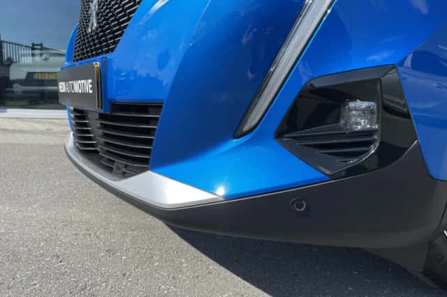 Peugeot 2008 (2021) thumbnail 3