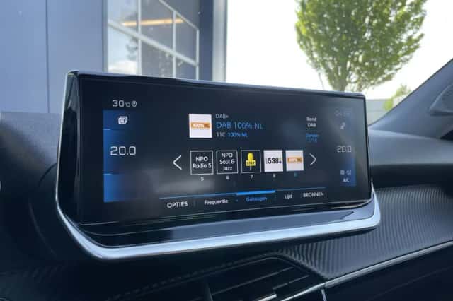Peugeot 2008 (2021) thumbnail 21