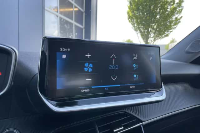 Peugeot 2008 (2021) thumbnail 23