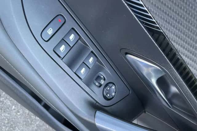 Peugeot 2008 (2021) thumbnail 24