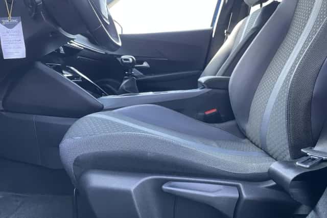 Peugeot 2008 (2021) thumbnail 28