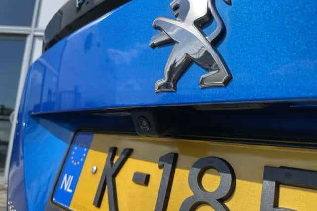 Peugeot 2008 (2021) thumbnail 6