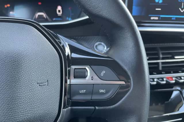 Peugeot 2008 (2021) thumbnail 9