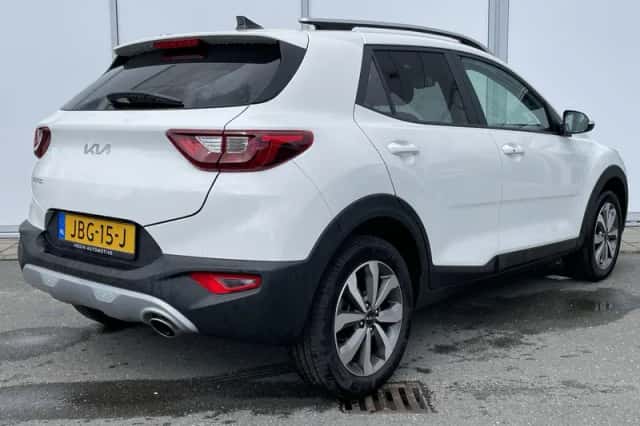 Kia Stonic (2025) thumbnail 2