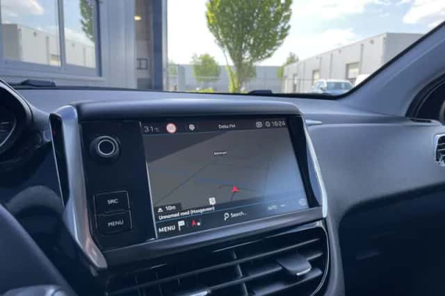 Peugeot 208 (2017) thumbnail 12