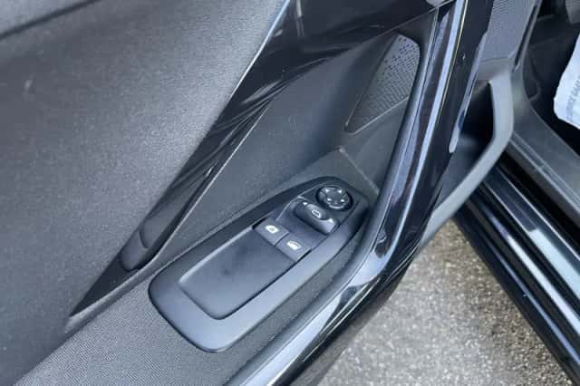 Peugeot 208 (2017) thumbnail 16