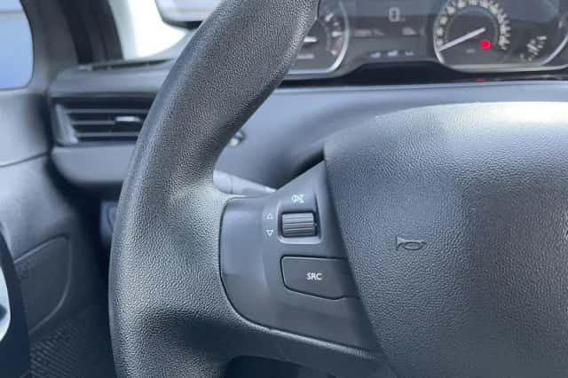 Peugeot 208 (2017) thumbnail 7