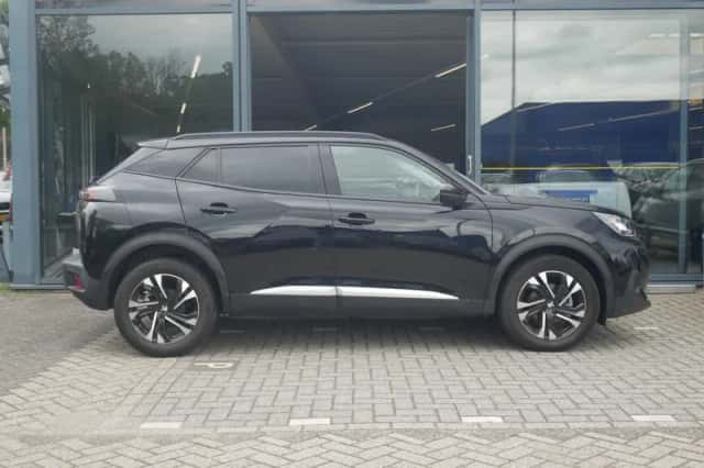 Peugeot 2008 (2022) thumbnail 4