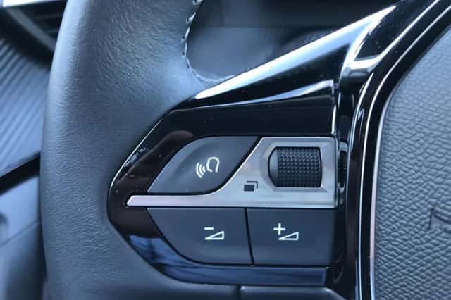 Peugeot 2008 (2022) thumbnail 8