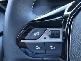 Peugeot 2008 (2022) thumbnail 8