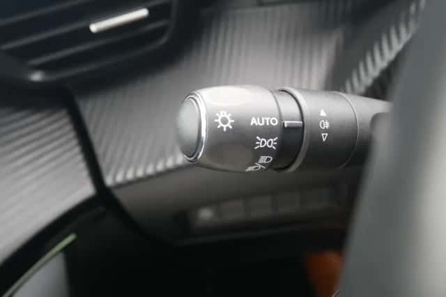 Peugeot 208 (2022) thumbnail 32