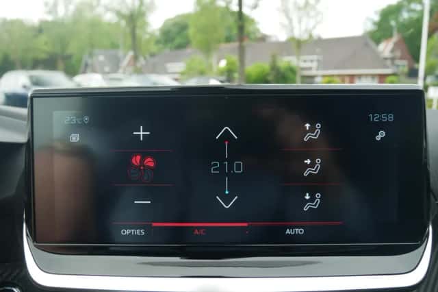 Peugeot 208 (2022) thumbnail 39