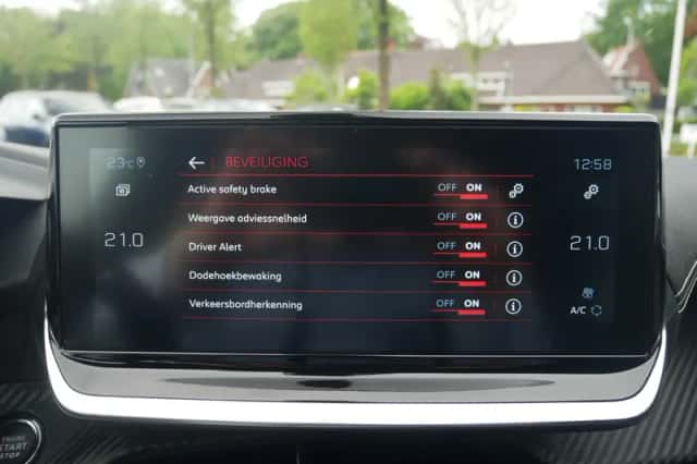 Peugeot 208 (2022) thumbnail 48