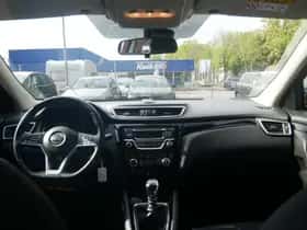 Nissan Qashqai (2018) thumbnail 3
