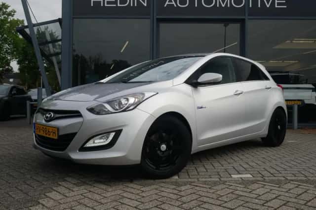 Hyundai i30 (2016) thumbnail 2