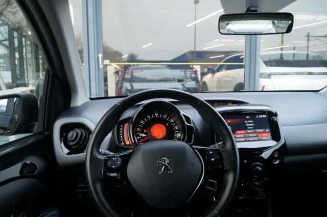 Peugeot 108 (2020) thumbnail 9