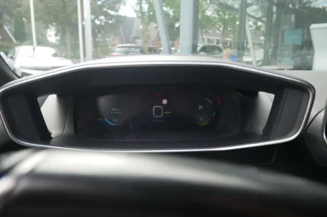 Peugeot e-2008 (2021) thumbnail 6