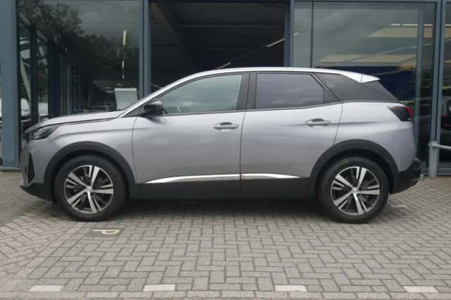 Peugeot 3008 (2023) thumbnail 3