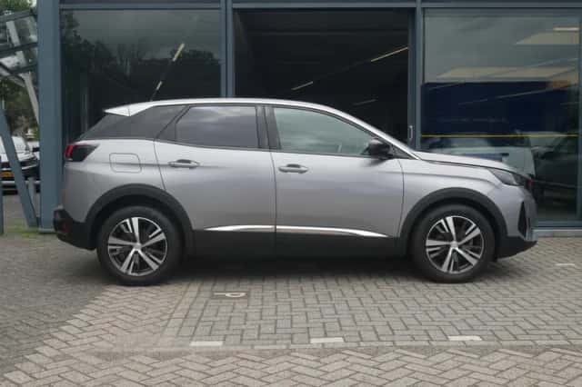 Peugeot 3008 (2023) thumbnail 4