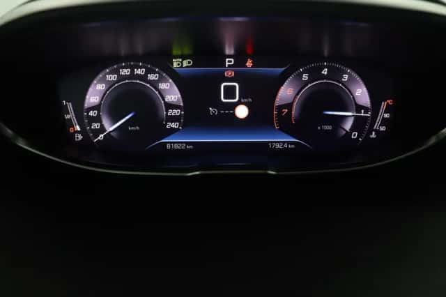 Peugeot 3008 (2023) thumbnail 5