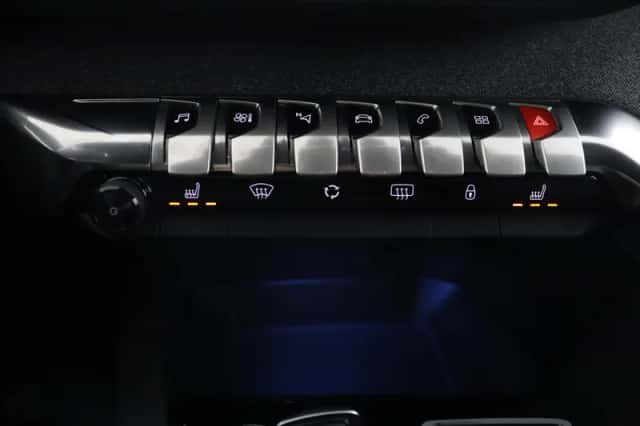 Peugeot 3008 (2023) thumbnail 6