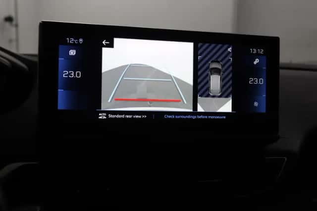 Peugeot 3008 (2023) thumbnail 8