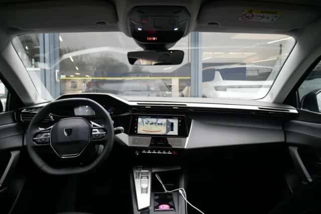 Peugeot 408 (2025) thumbnail 3