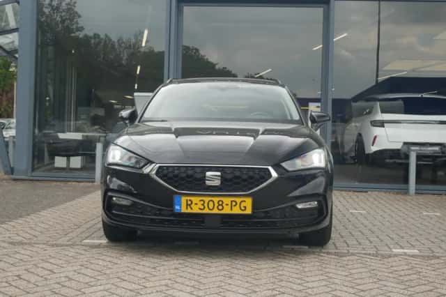 SEAT Leon (2022) thumbnail 3