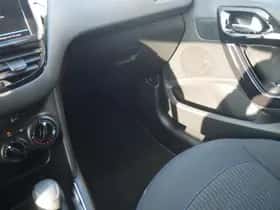 Peugeot 208 (2018) thumbnail 14