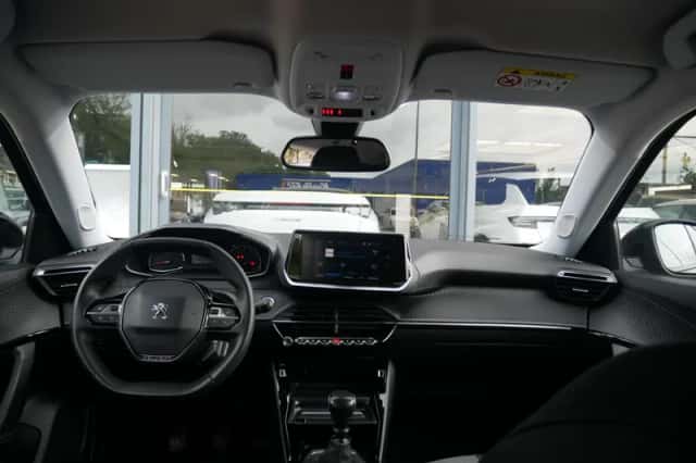 Peugeot 2008 (2021) thumbnail 3