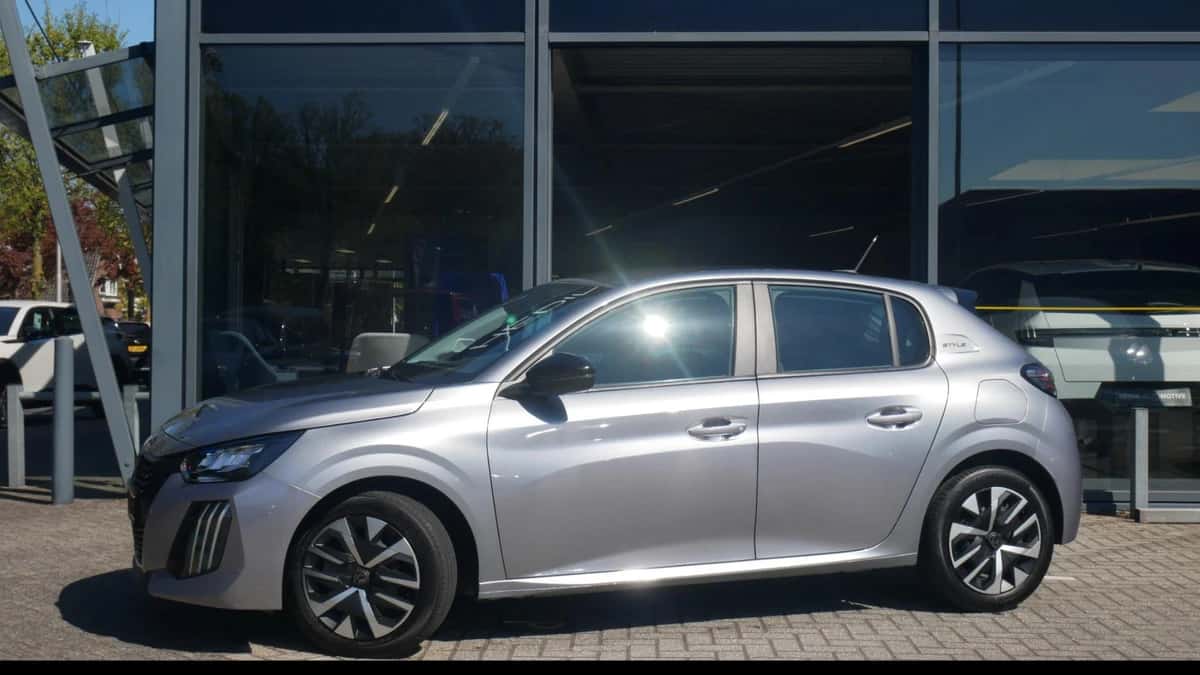 Peugeot 208 (2024) — foto 1