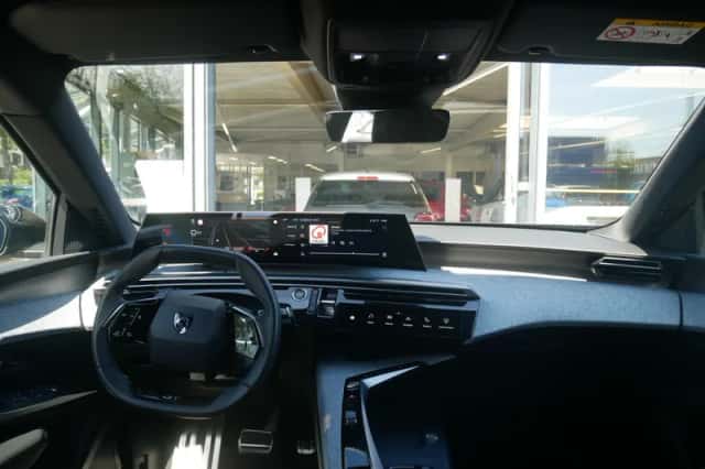 Peugeot 3008 (2024) thumbnail 3