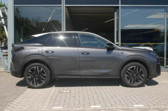 Peugeot 3008 (2024) thumbnail 6