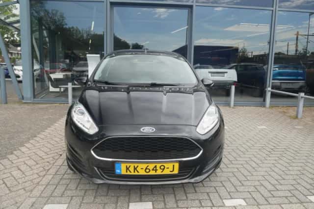 Ford Fiesta (2016) thumbnail 3